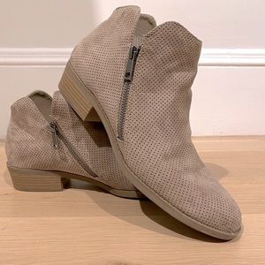 Universal Thread Booties